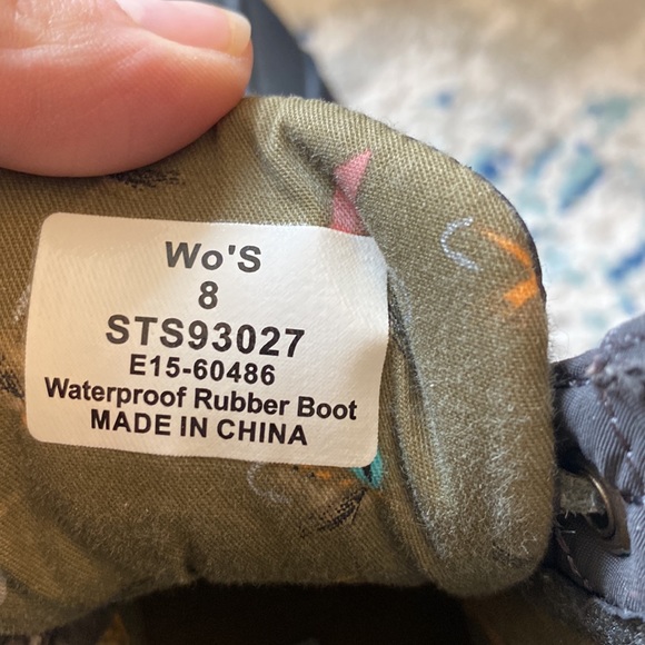 Sperry 8 quilted duck boot. Worn once. - Picture 2 of 5